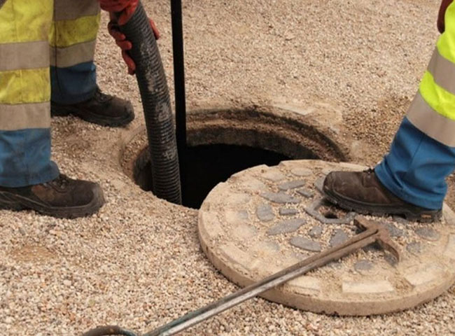 Rút hầm cầu quận 10 Quốc Trí cùng trang bị thiết bị cao cấp